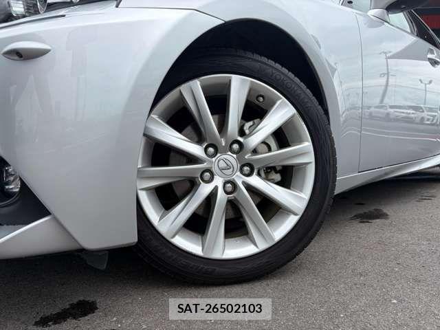 Lexus IS 2016-01 8366718-14
