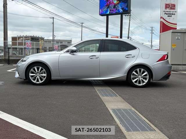 Lexus IS 2016-01 8366718-16