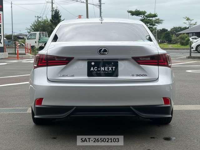 Lexus IS 2016-01 8366718-17