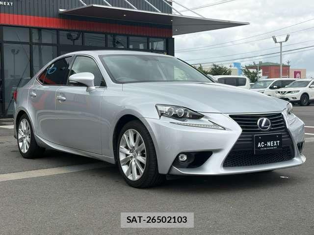 Lexus IS 2016-01 8366718-18