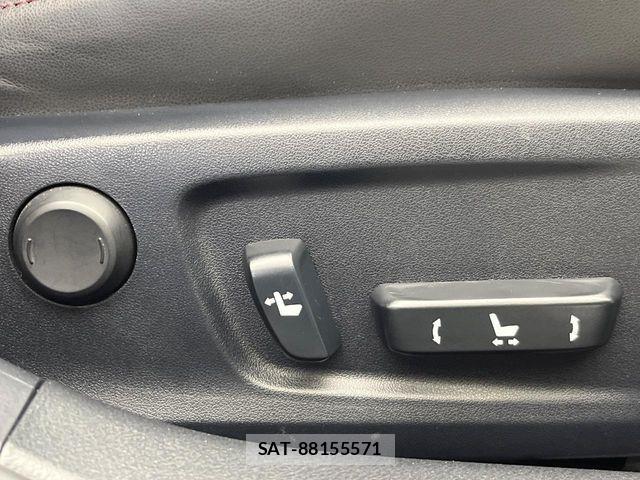 Lexus IS 2017-02 8371803-10