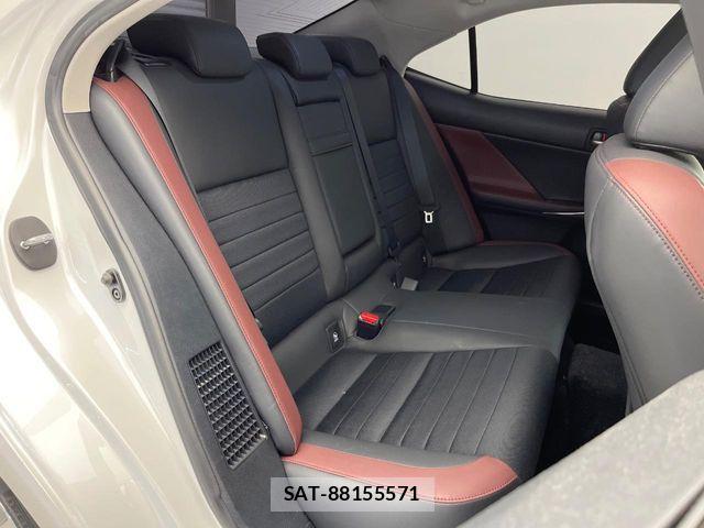 Lexus IS 2017-02 8371803-12