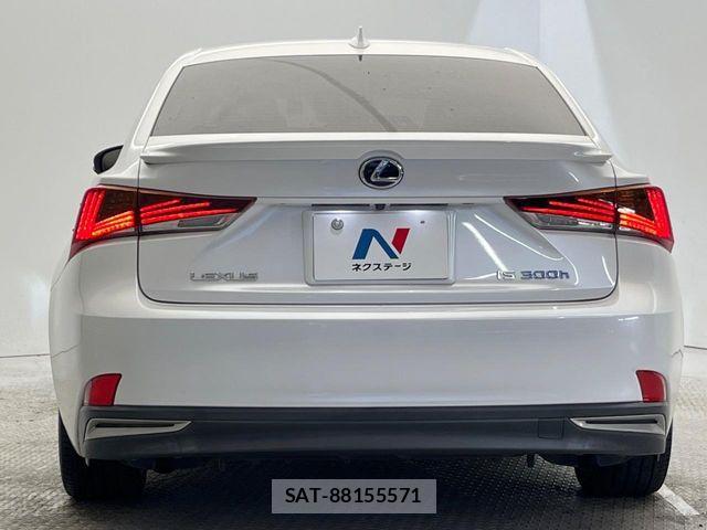 Lexus IS 2017-02 8371803-14