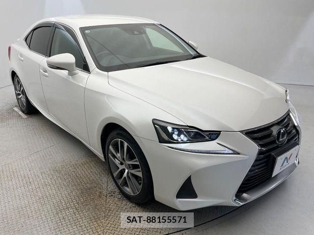 Lexus IS 2017-02 8371803-15