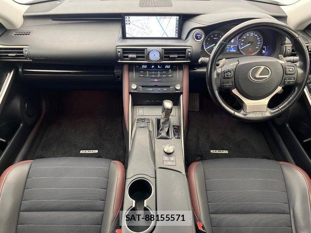 Lexus IS 2017-02 8371803-1