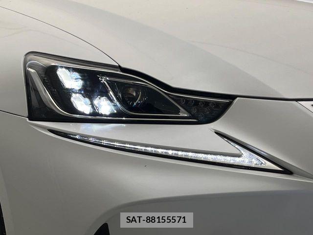Lexus IS 2017-02 8371803-2