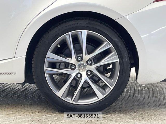 Lexus IS 2017-02 8371803-3