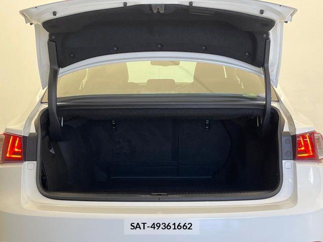 Lexus IS 2013-10 8371800-12