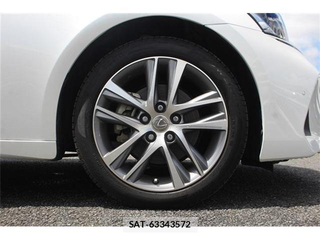 Lexus IS 2019-06 8413274-10