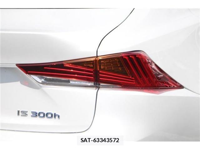 Lexus IS 2019-06 8413274-12