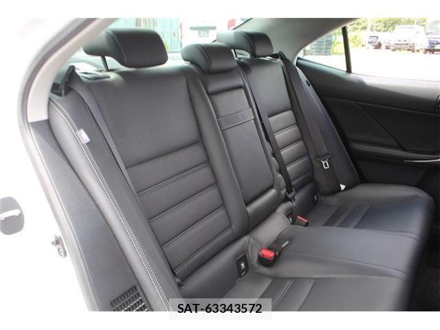 Lexus IS 2019-06 8413274-14