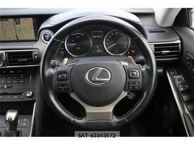 Lexus IS 2019-06 8413274-15