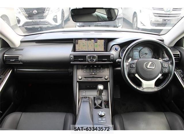 Lexus IS 2019-06 8413274-16