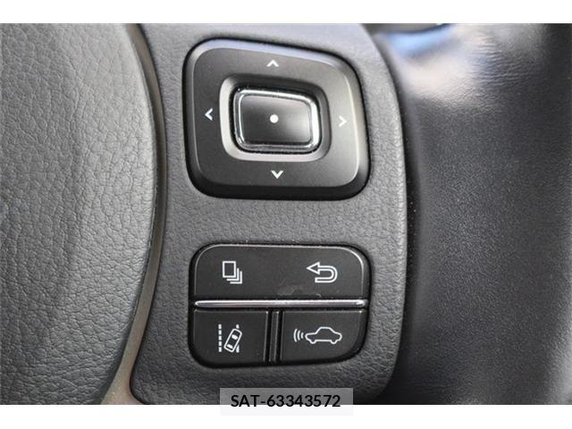 Lexus IS 2019-06 8413274-4