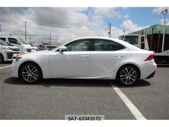 Lexus IS 2019-06 8413274-7