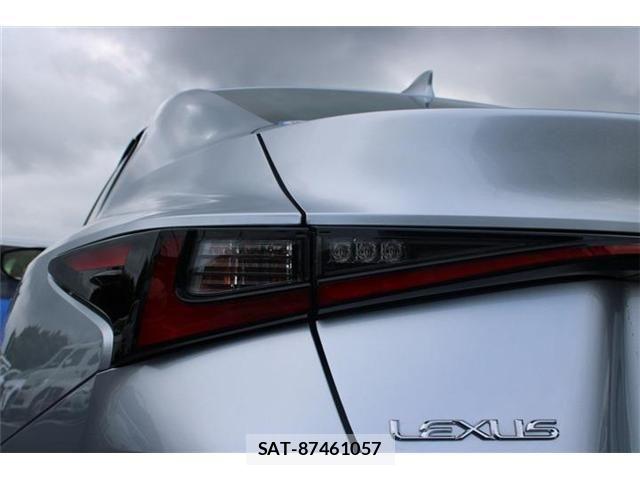 Lexus IS 2021-01 8413270-15