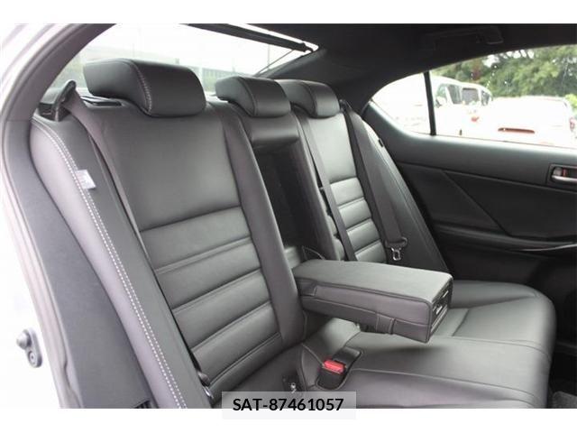 Lexus IS 2021-01 8413270-26