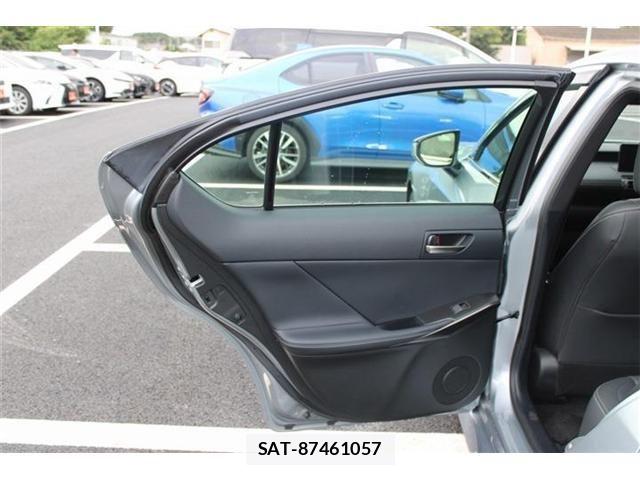 Lexus IS 2021-01 8413270-28
