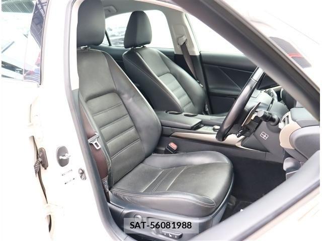 Lexus IS 2016-08 8413280-12