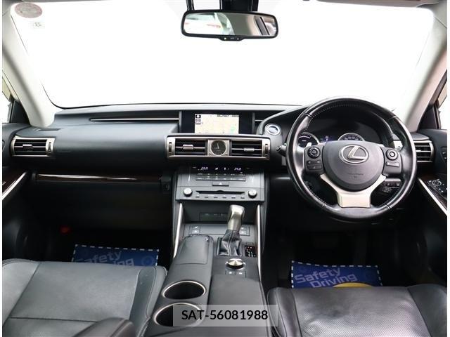 Lexus IS 2016-08 8413280-1