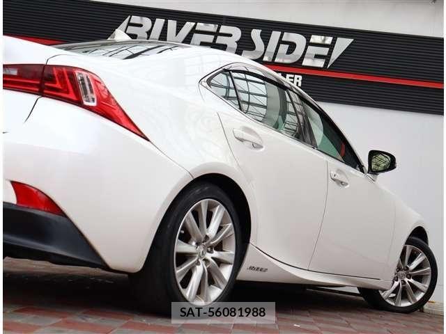 Lexus IS 2016-08 8413280-24