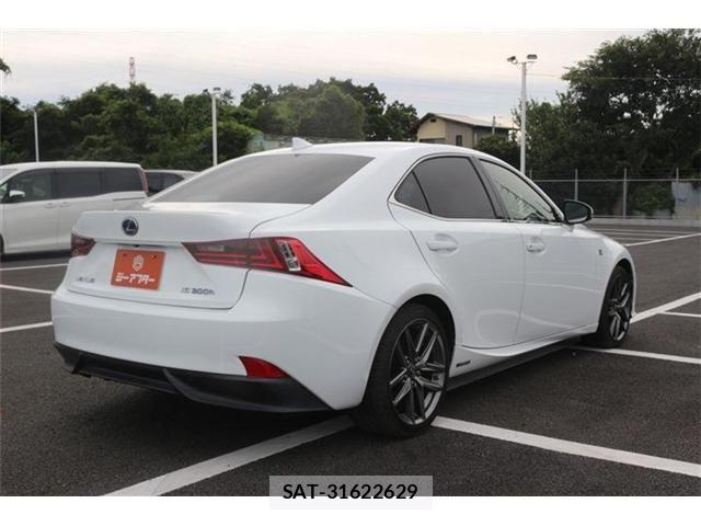 Lexus IS 2013-11 8438351-9