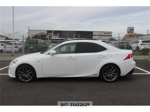 Lexus IS 2013-11 8438351-12