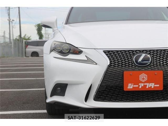 Lexus IS 2013-11 8438351-15