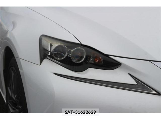Lexus IS 2013-11 8438351-16