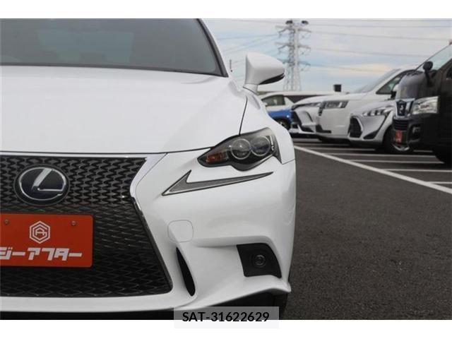 Lexus IS 2013-11 8438351-17