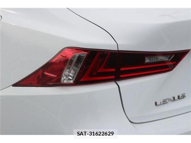 Lexus IS 2013-11 8438351-20