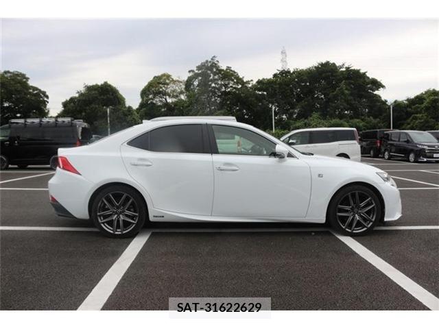 Lexus IS 2013-11 8438351-8