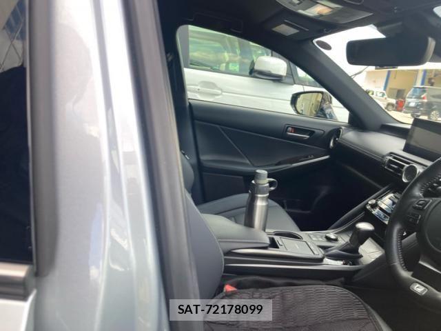 Lexus IS 2021-01 8438348-12