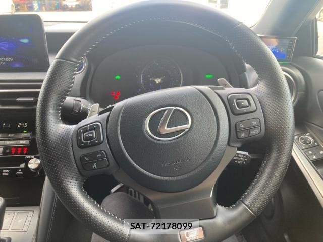 Lexus IS 2021-01 8438348-13