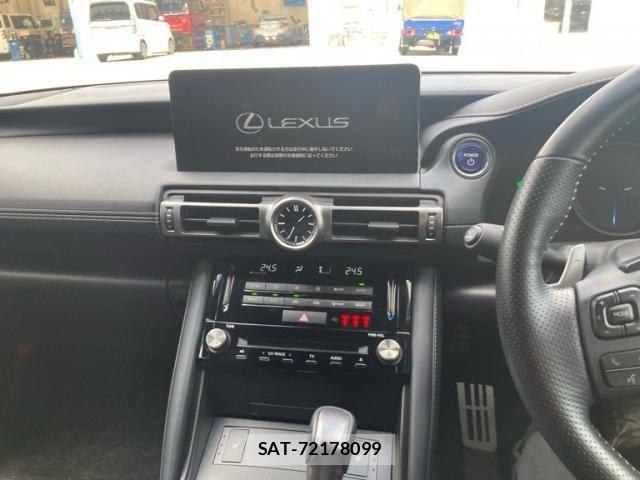 Lexus IS 2021-01 8438348-14