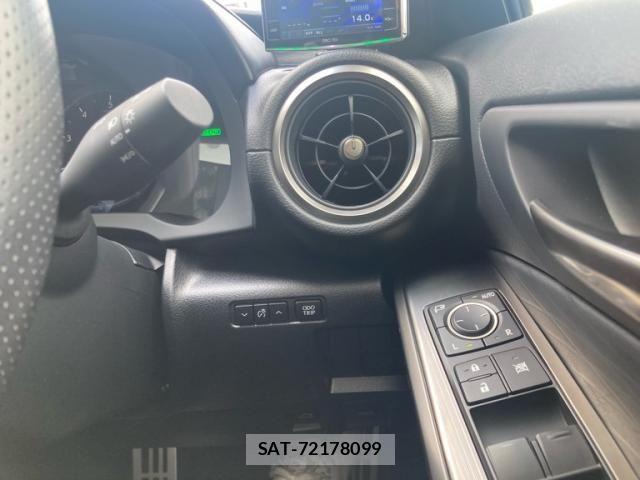 Lexus IS 2021-01 8438348-17