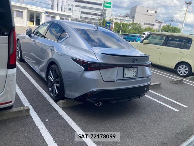 Lexus IS 2021-01 8438348-2