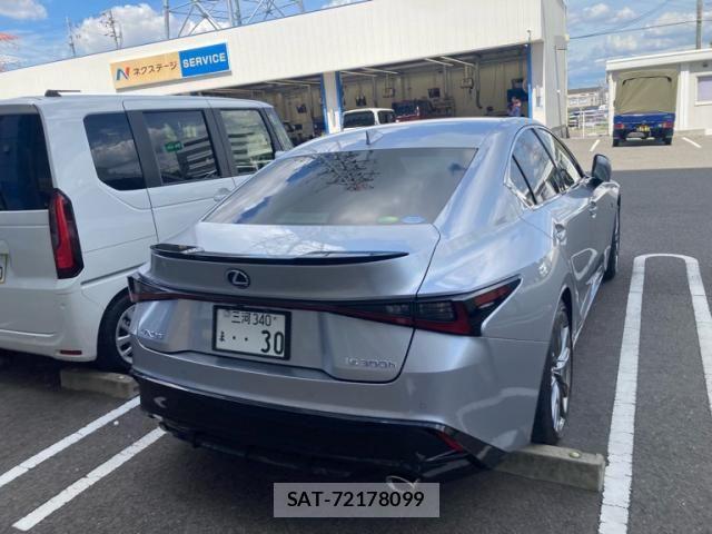 Lexus IS 2021-01 8438348-3