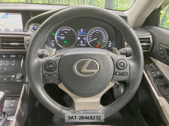 Lexus IS 2013-09 8438350-9