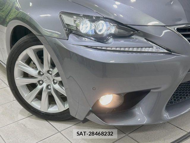 Lexus IS 2013-09 8438350-10