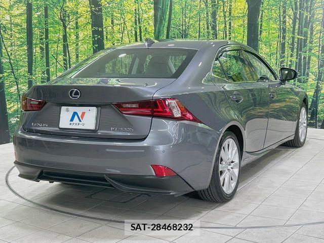 Lexus IS 2013-09 8438350-15