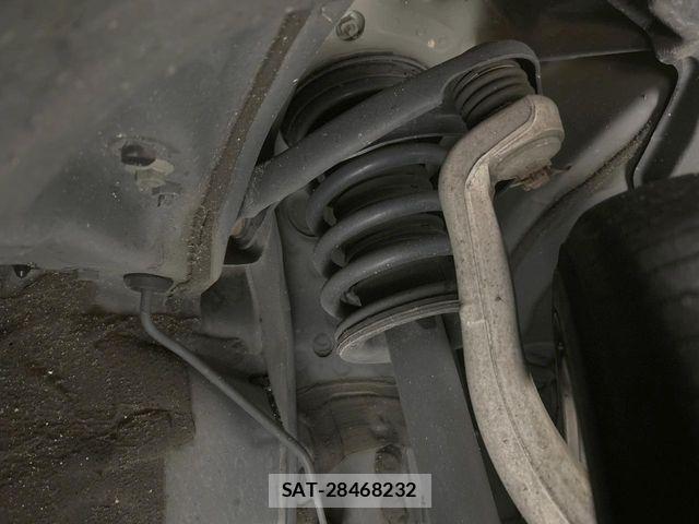 Lexus IS 2013-09 8438350-18