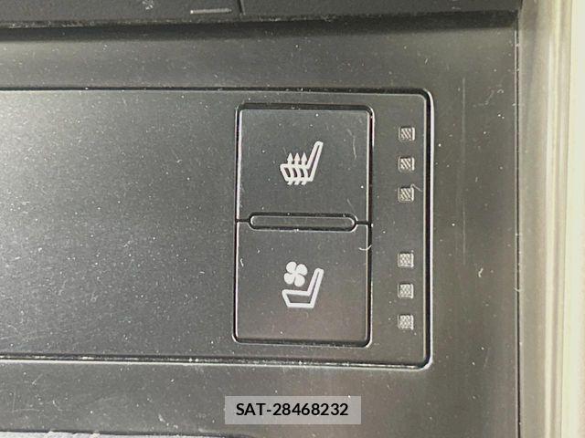 Lexus IS 2013-09 8438350-4
