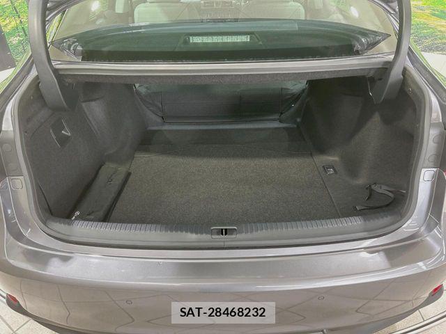 Lexus IS 2013-09 8438350-8