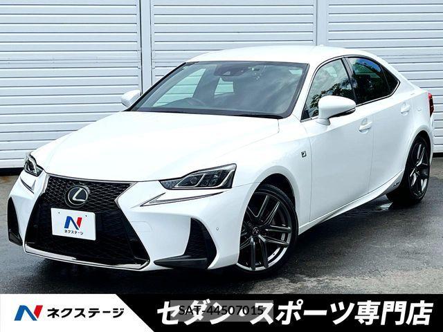 Lexus IS 2018-10 8438349-0