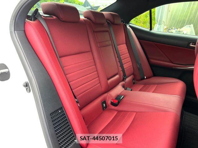 Lexus IS 2018-10 8438349-9