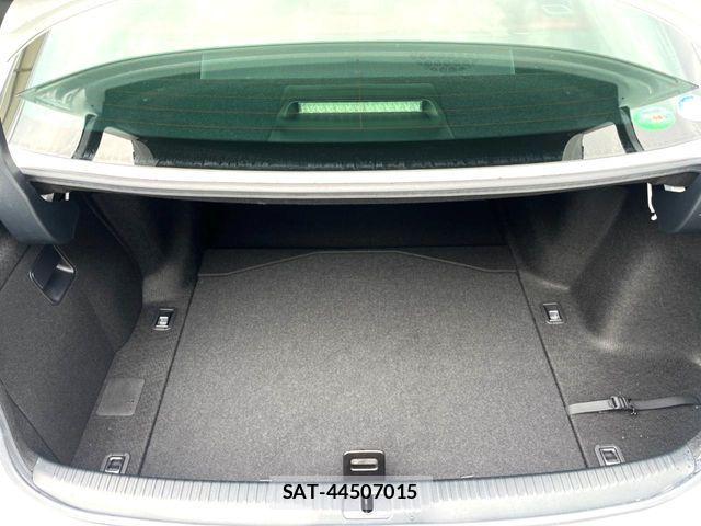 Lexus IS 2018-10 8438349-10