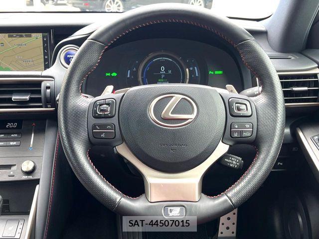 Lexus IS 2018-10 8438349-11
