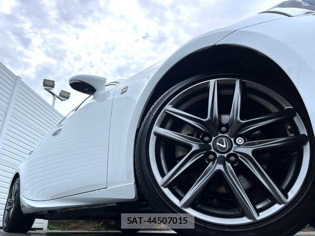 Lexus IS 2018-10 8438349-12