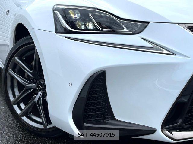 Lexus IS 2018-10 8438349-13